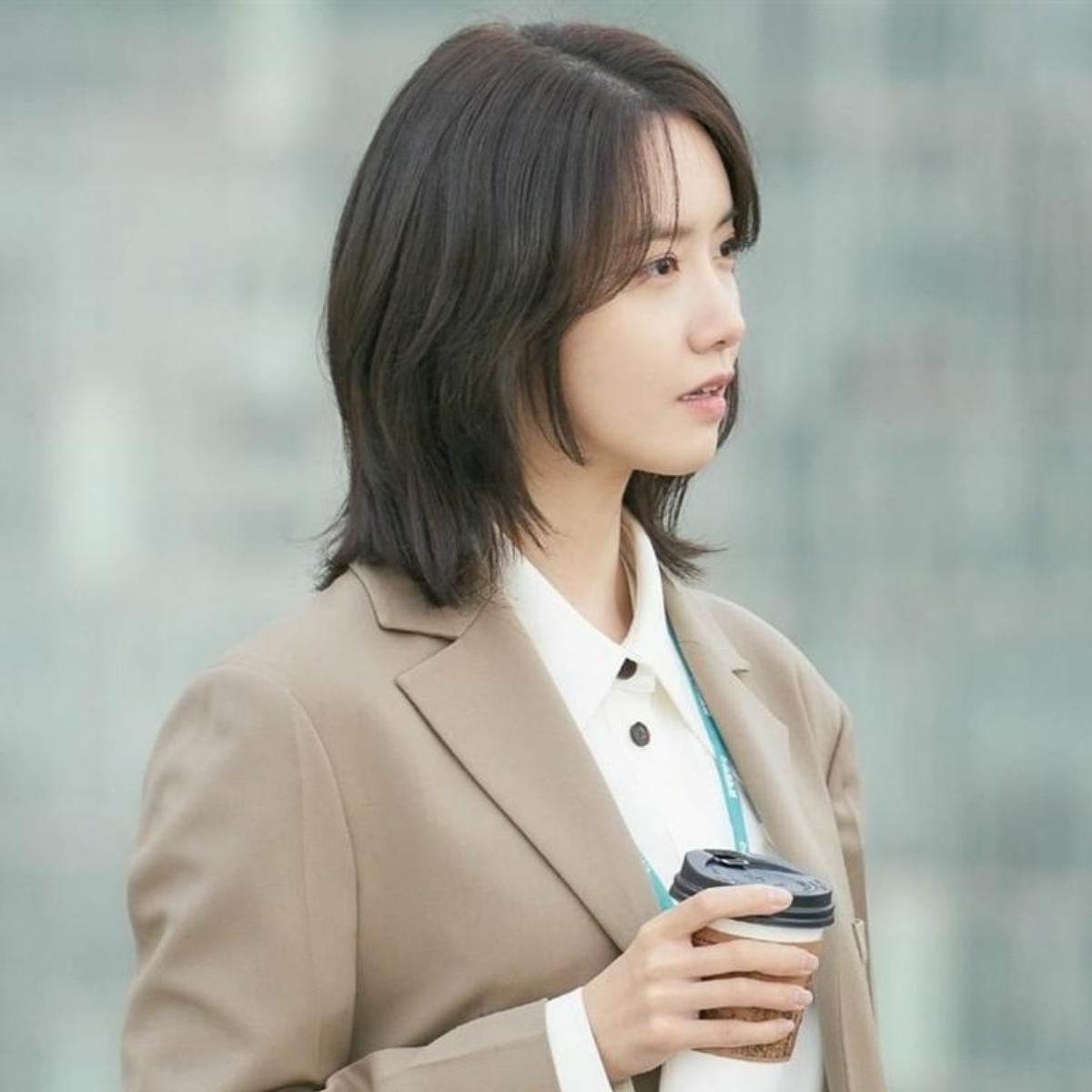 Cuốn hút và bí ẩn cùng kiểu tóc layer ngang vai Suzy