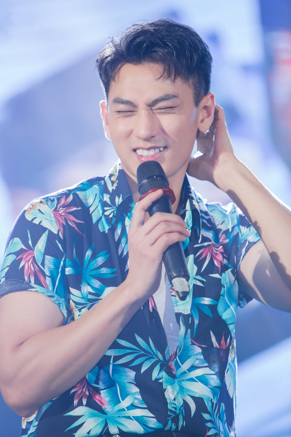 Kiểu tóc nam ngắn rẽ ngôi