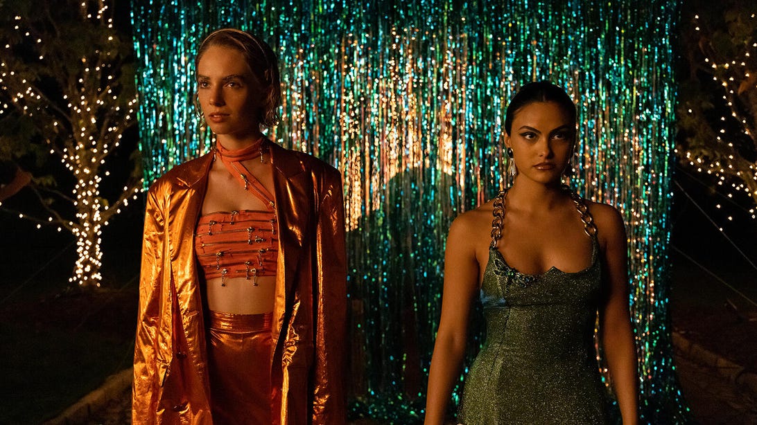 Maya Hawke and Camila Mendes, Do Revenge