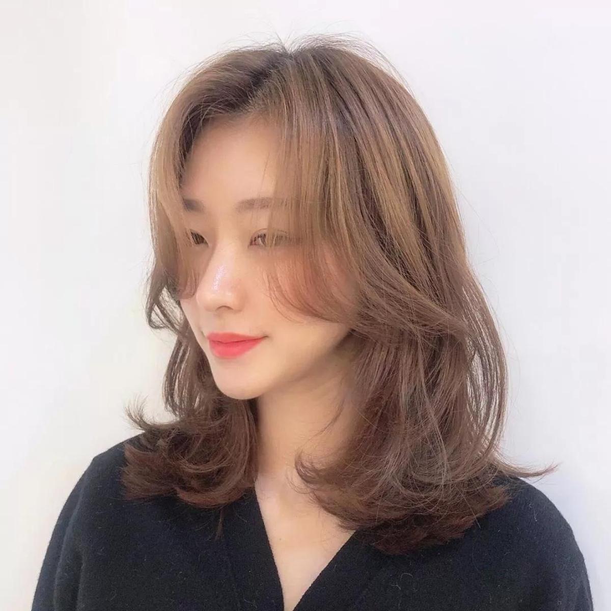 Gương mặt thanh tú với kiểu tóc layer Yoona