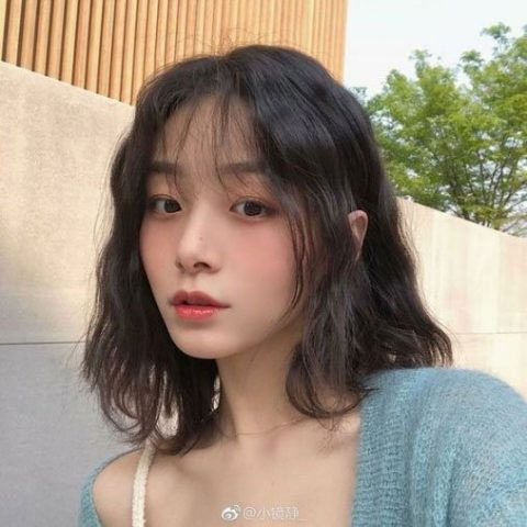 Tóc sợi dạng nữ mặt tròn với tóc mullet