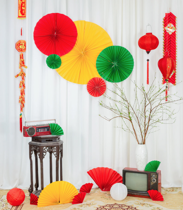Tự làm quạt tròn treo trong nhà dịp tết