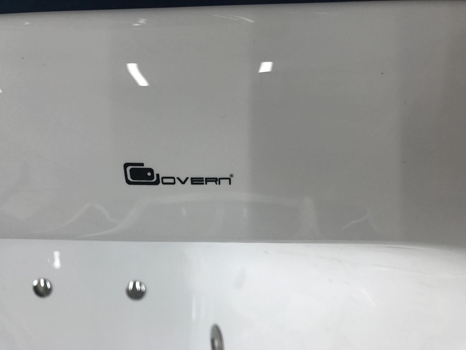 bon-tam-chat-lieu-nhua-acrylic