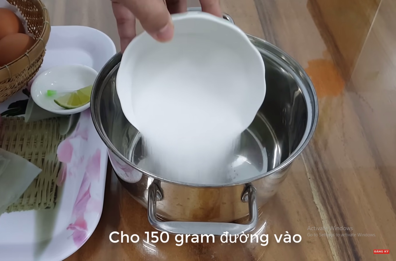 Cách là m bánh flan ÄÆ¡n giản tại nhà thÆ¡m má»m, không bá» tanh, rá» - 4